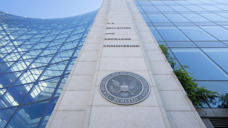New SEC Chair Sworn In, Pledges Clear <a href=